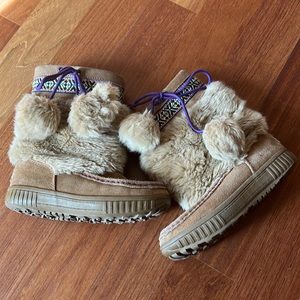 Bear Paw boots size 2